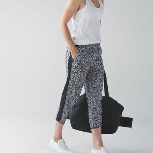 Lululemon For Love Crop Pants in Size 4